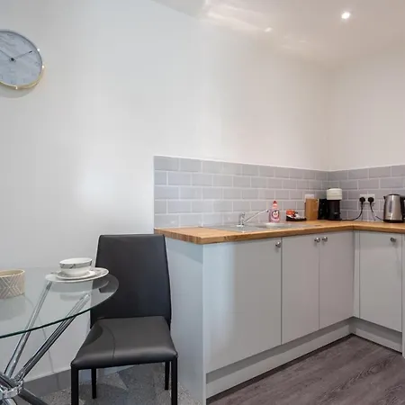 Modern 1 Bedroom Leeds Apartment